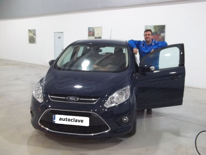 Jose Luis estrena nuevo coche en Talleres Autoclave