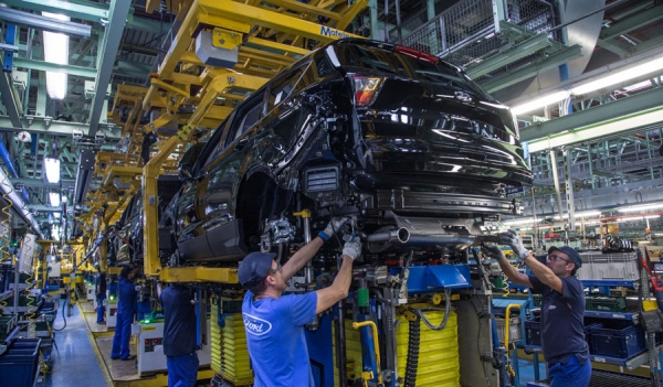 Esta nueva inversión eleva la suma total invertida en las operaciones de Ford en Valencia a alrededor de 3.000 millones de euros desde 2011.

Esta futura producción ayudará a fortalecer el empleo en Ford Valencia con 8.000 personas trabajando en el total de las operaciones.

El 25% de todos los vehículos de pasajeros nuevos vendidos en la actualidad en Europa son SUVs. Kuga representa cerca del 50% de la producción de vehículos de Valencia. Las ventas europeas de Kuga, en lo que va de año, alzanzan las 126,900 unidades y suponen una mejoría del 22 por ciento comparado con el mismo periodo de 2016. Kuga es el tercer modelo de Ford que más se vende en Europa, por detrás d el Fiesta y el Focus.