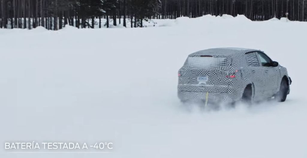 ¿Quién dice que los vehículos eléctricos no pueden circular en la nieve? Observa cómo Ford pone a prueba uno de sus prototipos en condiciones extremas en el Smithers Winter Test Center*.