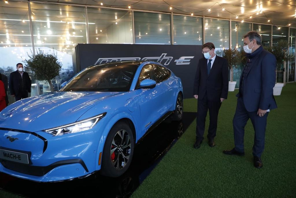 Ford ha presentado este jueves 26 de noviembre en Valencia su nuevo modelo Mustang Mache 100% eléctrico y autónomo con perspectivas optimistas en la actual preventa y “ambiciosas” para 2021. Cuando empiecen a llegar los primeros coches a los concesionarios.
